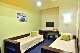 Отель Gosudar Hotel Кропивницкий Стандартный трехместный номер-3