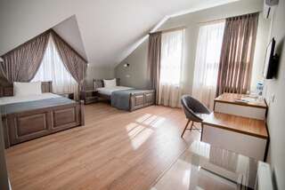 Отель Gosudar Hotel Кропивницкий Двухместный номер с 2 отдельными кроватями-1