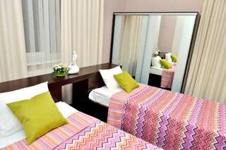 Отель Gosudar Hotel Кропивницкий Улучшенный двухместный номер с 2 отдельными кроватями-3